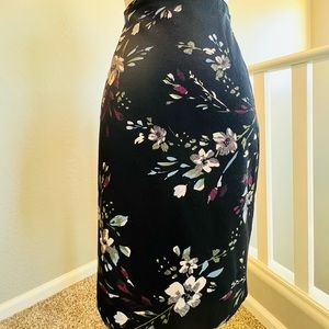 White House Black Market, 00 Floral Proved Skirt
